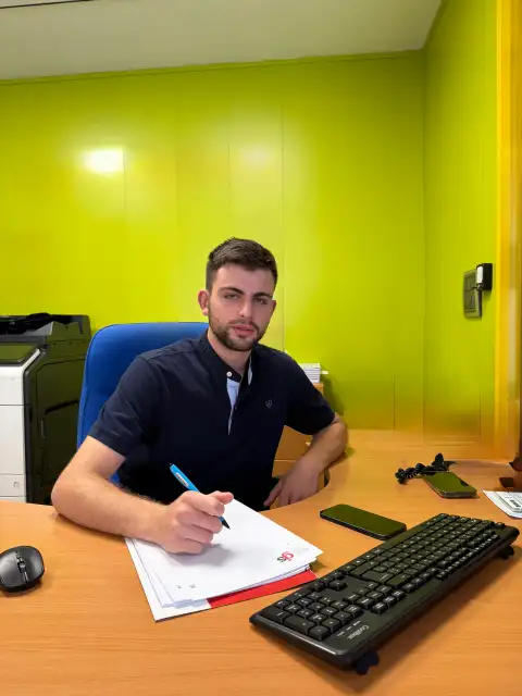 Julio Salmerón — Asesor comercial